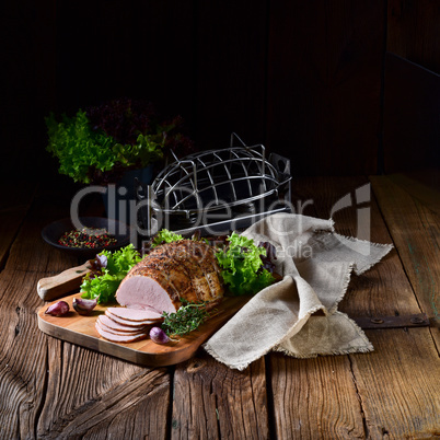 cooked ham with colorful pfefer