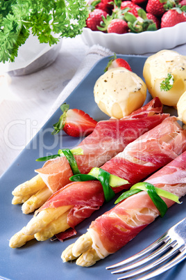 asparagus ham rolls with strawberries and hollandaise