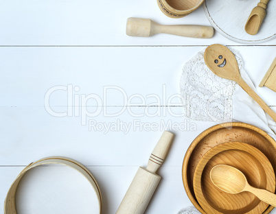 wooden  sieve and rolling pin, top view