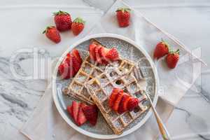 Waffeln mit Erdbeeren