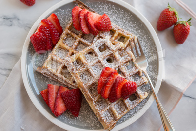 Waffeln mit Erdbeeren