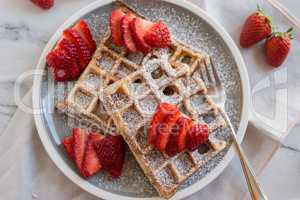 Waffeln mit Erdbeeren