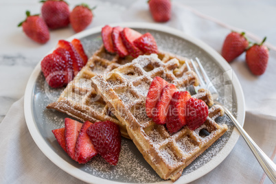 Waffeln mit Erdbeeren