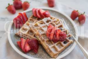 Waffeln mit Erdbeeren