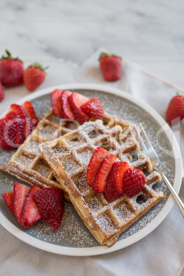 Waffeln mit Erdbeeren