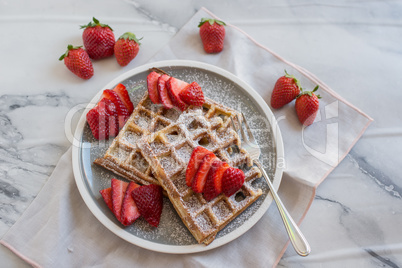 Waffeln mit Erdbeeren