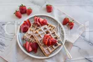 Waffeln mit Erdbeeren