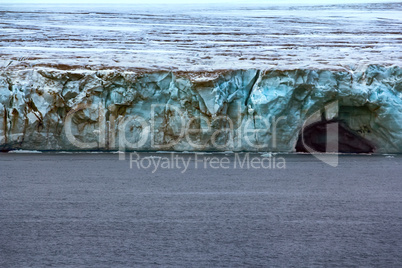 40-metres wall of glacier