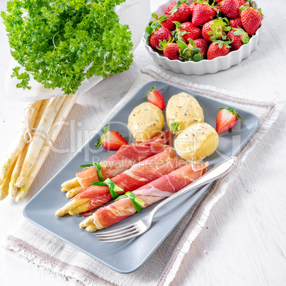 asparagus ham rolls with strawberries and hollandaise