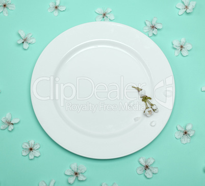 empty round white ceramic plate