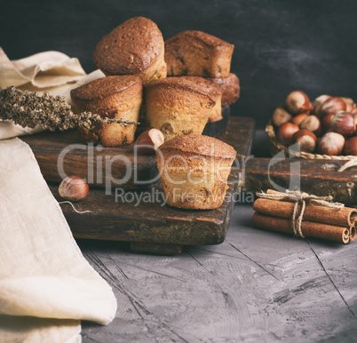 round small cupcakes with dried fruits