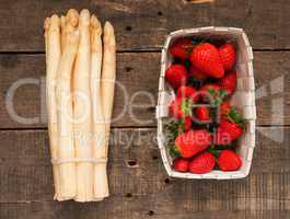 Fresh organic strawberries and white asparagus