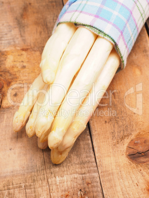 Raw organic white asparagus