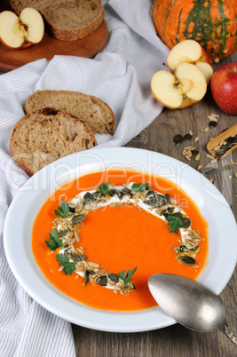 Pumpkin-apple soup puree