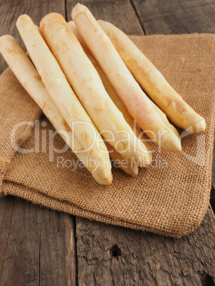 Organic white asparagus