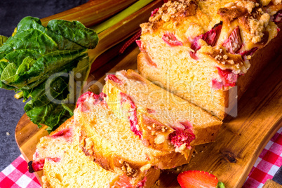 brioches with rhubarb, strawberry and streusel