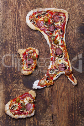Pizza in Form der italienischen Halbinsel