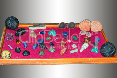 Various jewelery, mineral stones or gemstones