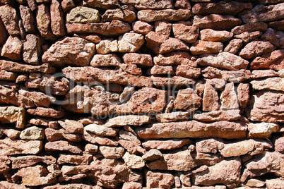 rote Steinmauer