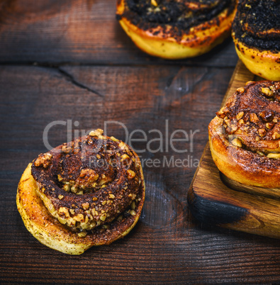 round sweet buns with cinnamon and walnut