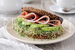 Sandwich with ham and avocado