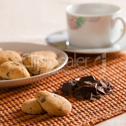 Cookies with chocolate chips and chocolate flakes