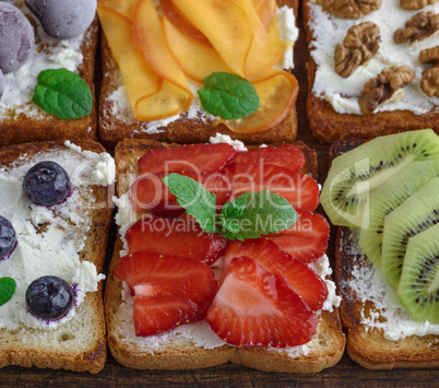 French toasts with soft cheese