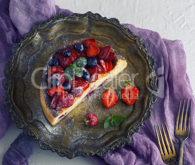 Cheesecake of cottage cheese and fresh strawberries