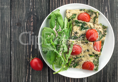 Frittata with spinach and tomatoes