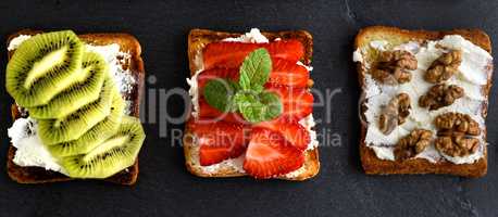 three toasts with mild cottage cheese, strawberries, kiwi and nu