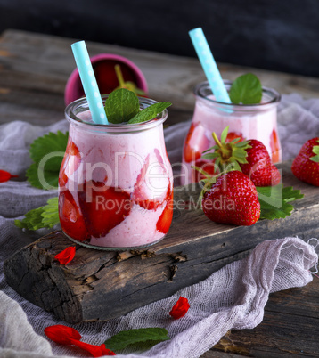smoothies of fresh strawberries