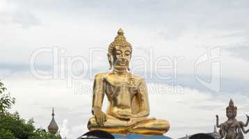 sitting golden buddha at golden triangle