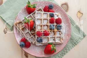 Waffeln mit Beeren