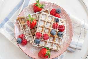 Waffeln mit Beeren