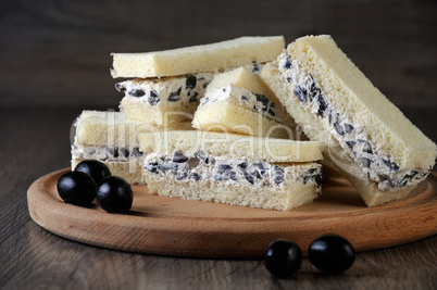 Sandwiches with ricotta and olives
