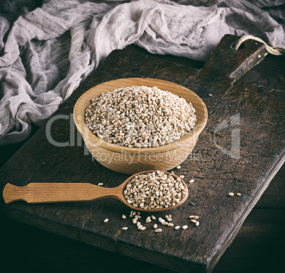 a grain of wheat in a wooden bowl