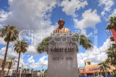 controversial Robert E. Lee monument in downtown Fort Myers