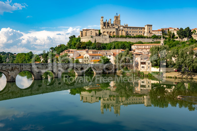 Béziers, city in southern France