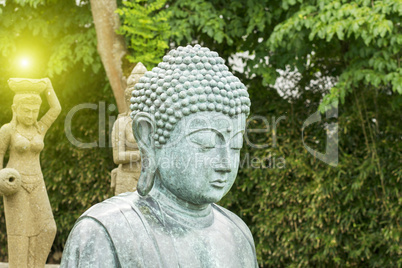 Buddha-Statue in einem sehr schönen Park