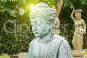 Buddha-Statue in einem sehr schönen Park