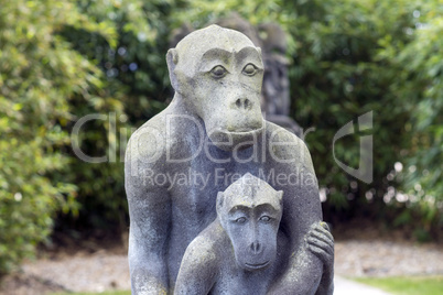 Steinskulpturen in Form von Affen