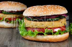 A simple and tasty dish of chickpeas or Nut Burger.