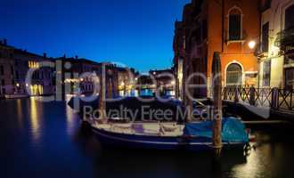 At night on grand canal