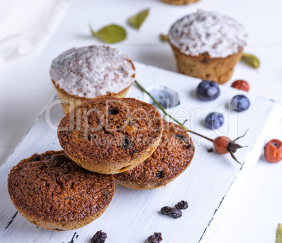 round baked muffins with raisins