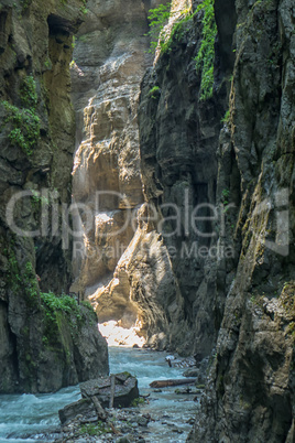 IN DER KLAMM