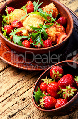 Salad with strawberry and fried cheese