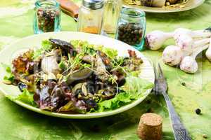 Vegetarian salad with mushrooms