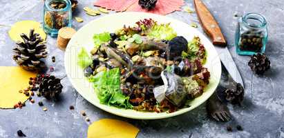 Vegetarian salad with mushrooms