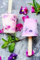 Ice cream with taste of flowers