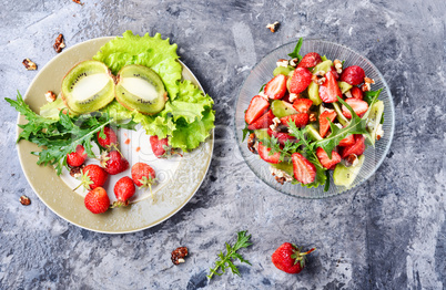 salad with strawberry